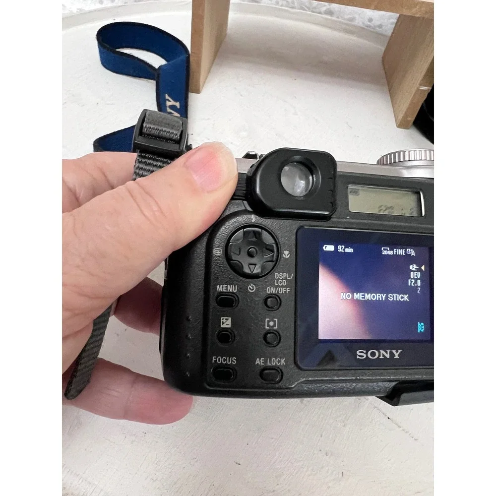 Sony Cyber-shot DSC-S75 3.3MP Digital Camera Silver Carl Zeiss Lens Tested
